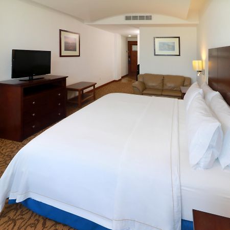Holiday Inn Express Nuevo Laredo By Ihg Buitenkant foto