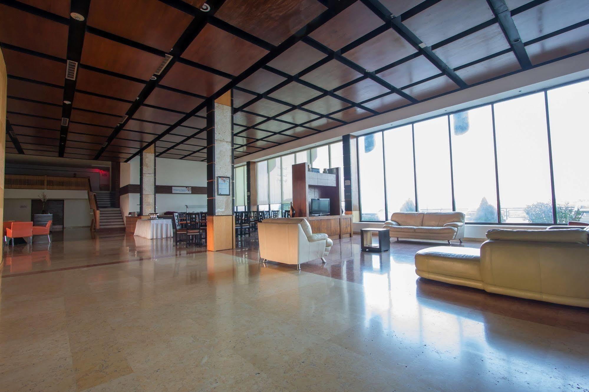 Holiday Inn Express Nuevo Laredo By Ihg Buitenkant foto
